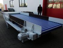 Gleitförderband mit Kunststoff-Gliedergurt, metallfreie Zone zum Einbau einer Metallsuchspule Gleitförderband mit Kunststoff-Gliedergurt, metallfreie Zone zum Einbau einer Metallsuchspule